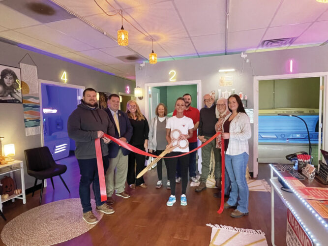 Salon cuts ribbon in new location